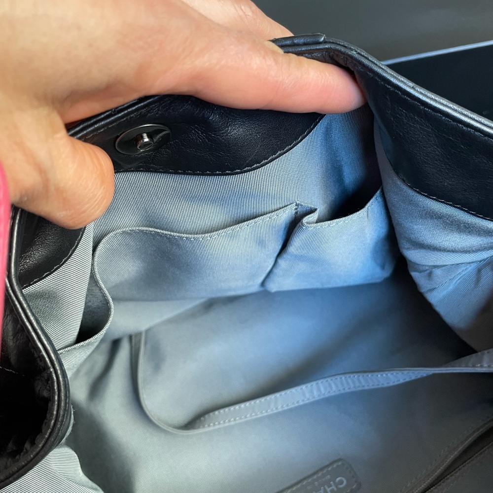 💯% Authentic Chanel hobo crossbody bag - Picture 7 of 17